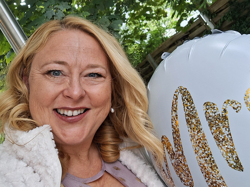 Nicole mit Luftballon